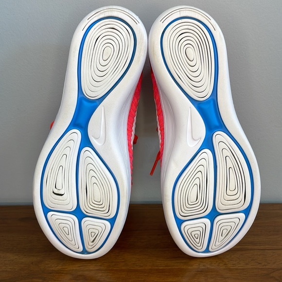 NIKE LunarEpic Flyknit Running Shoe - Picture 9 of 15